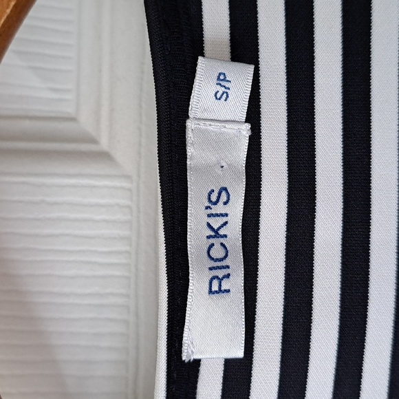 Ricki’s Black White Striped Stretchy Fit & Flare Skater Dress with Pockets Comfy - Picture 3 of 12